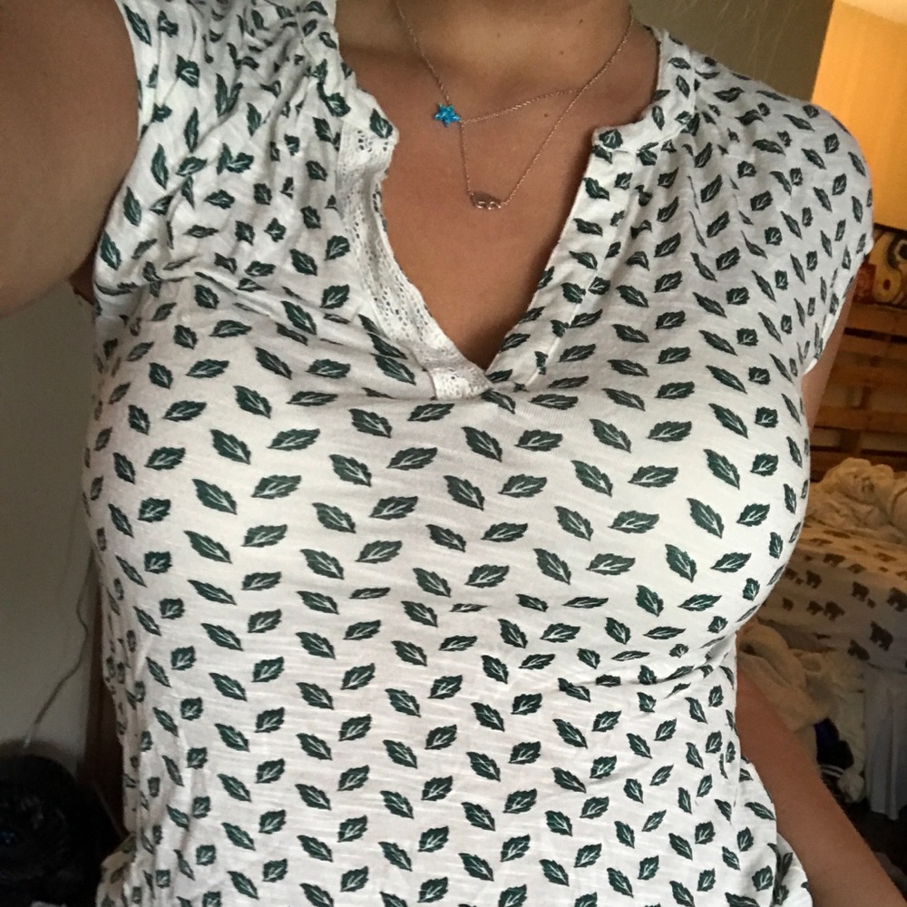 Green leaf comfort tee